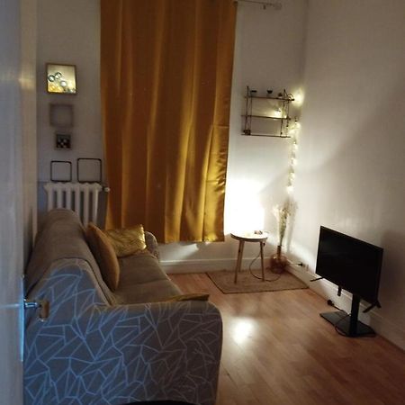 Apartamento Parisian Vibes A Clichy Exterior foto