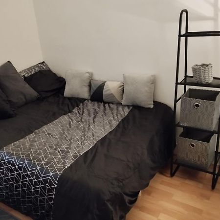 Apartamento Parisian Vibes A Clichy Exterior foto