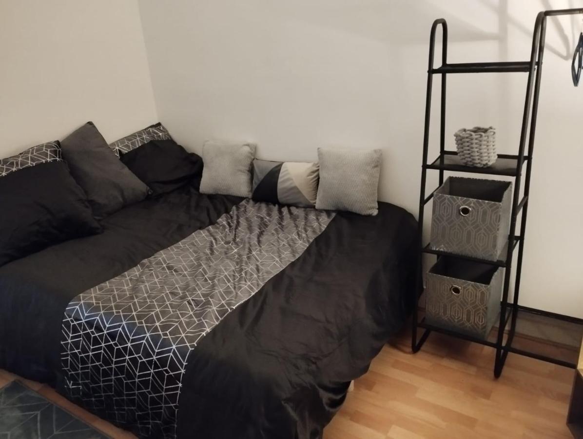 Apartamento Parisian Vibes A Clichy Exterior foto